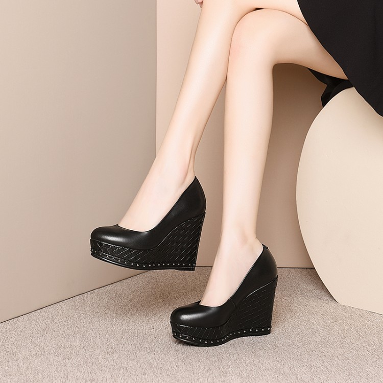 Women's Minimalist Low Wedge Flat Shoes - Beige Black