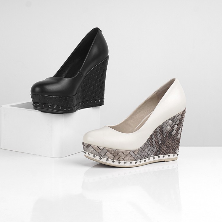 Women's Minimalist Low Wedge Flat Shoes - Beige Black