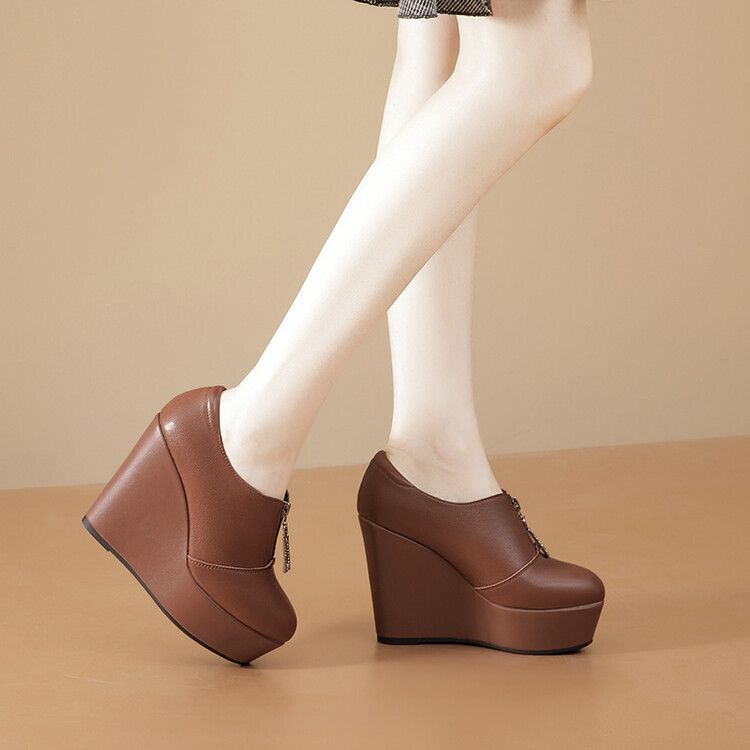Women's Fashion Flat Shoes in Genuine Leather with Rubber Sole