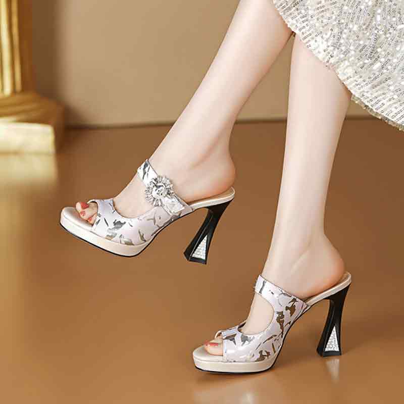 Elegant Open Toe Low Top Sandals with Chunky Heel and Color Block Design