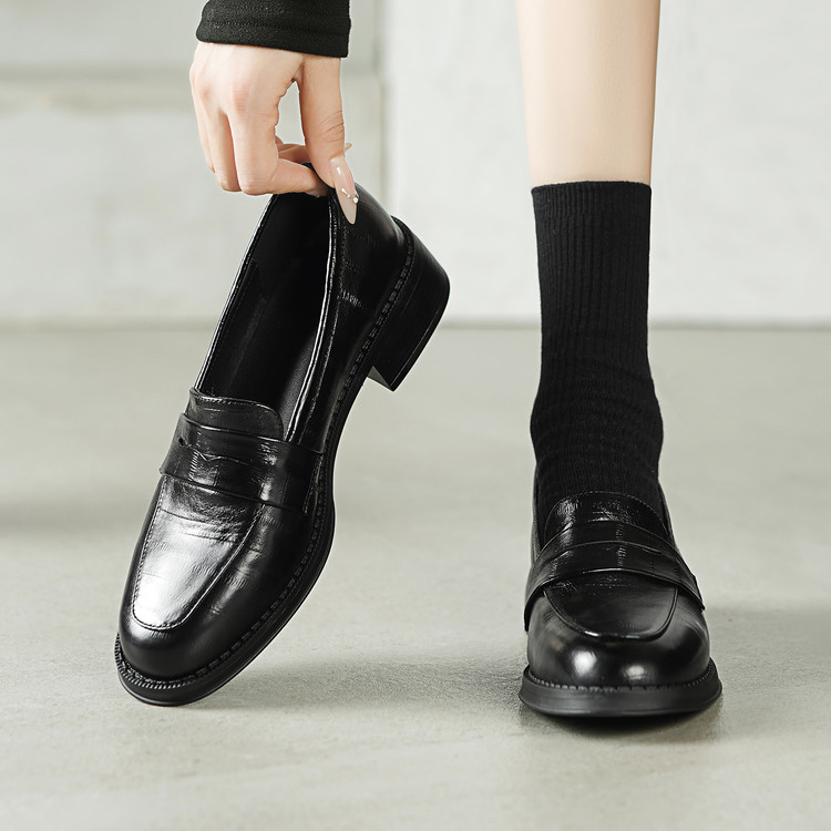 Women's Black Leather Loafers with Mid Heel and Round Toe